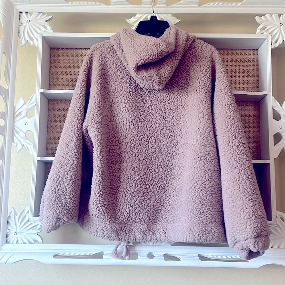 american eagle Women's pink fuzzy hooded Sweater - Picture 3 of 7